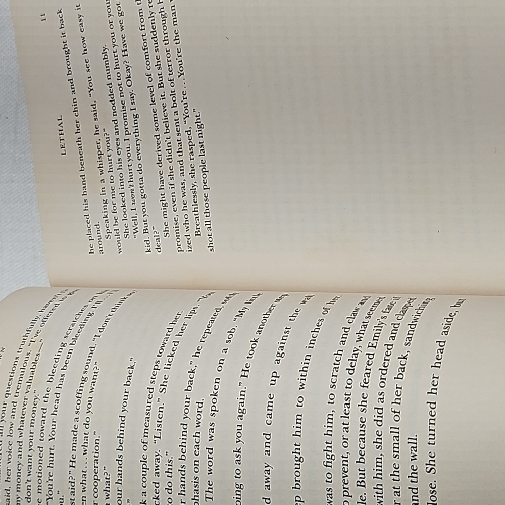 Sandra Brown Novel Bundle - Picture 11 of 16